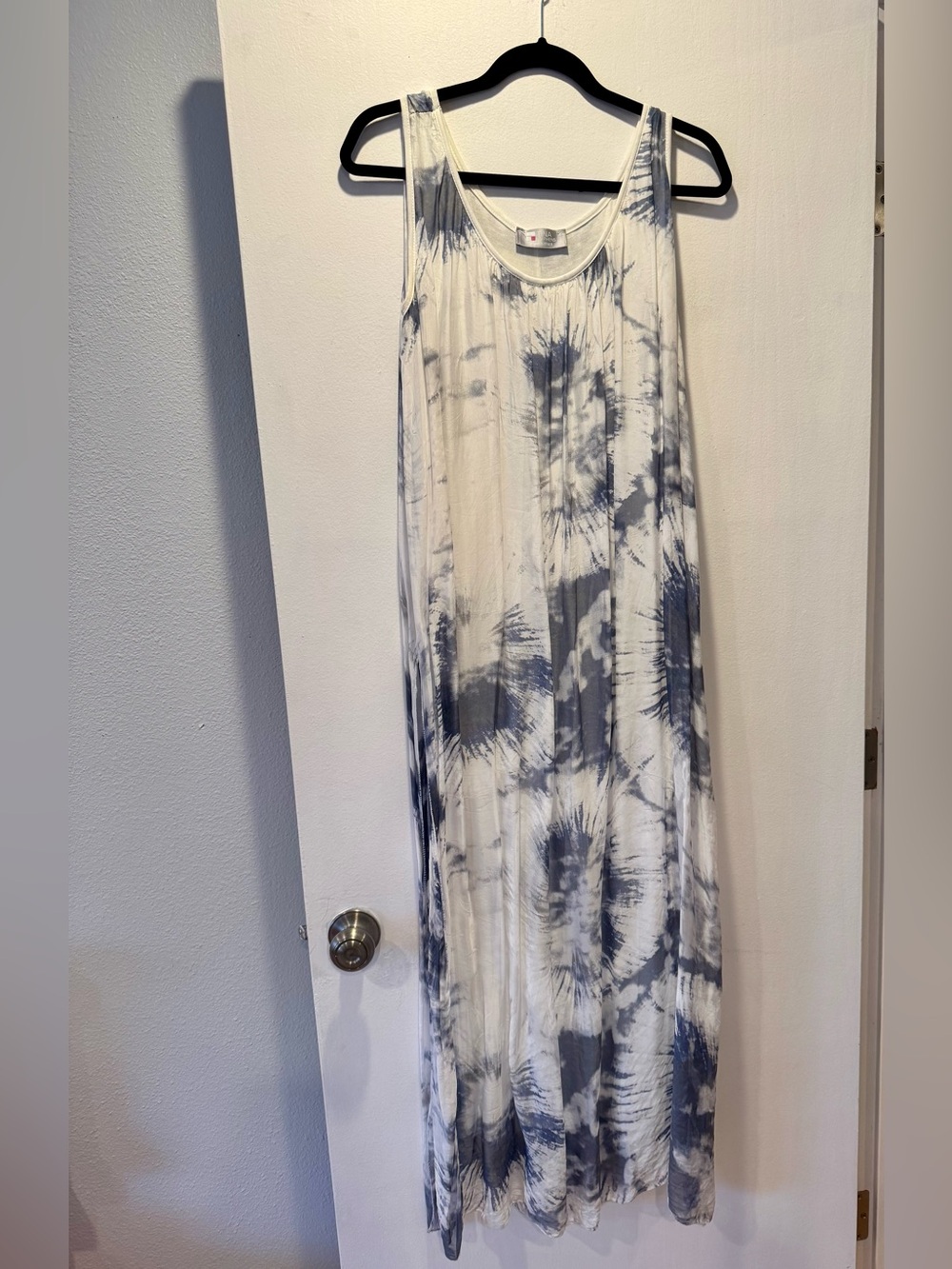 Tie-Dye Sleeveless Maxi Dress - White & Gray/Blue